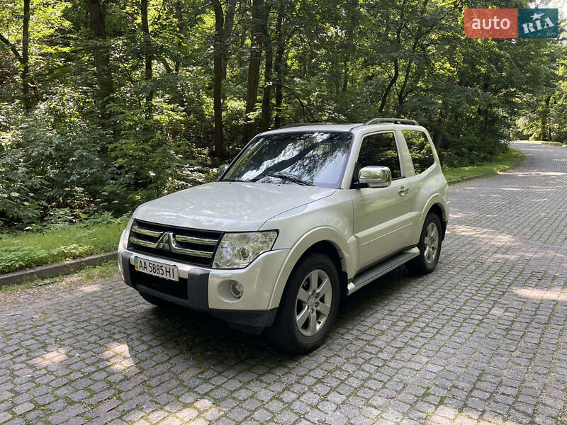 Позашляховик / Кросовер Mitsubishi Pajero 2008 в 
