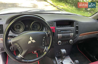 Позашляховик / Кросовер Mitsubishi Pajero 2008 в 