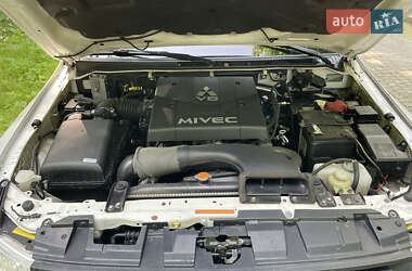 Позашляховик / Кросовер Mitsubishi Pajero 2008 в 