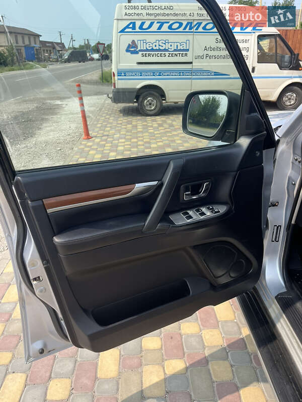 Внедорожник / Кроссовер Mitsubishi Pajero 2008 в Запорожье фото 9 Внедорожник / Кроссовер Mitsubishi Pajero 2008 в Запорожье