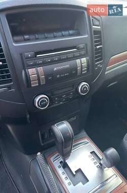 Внедорожник / Кроссовер Mitsubishi Pajero 2007 в 