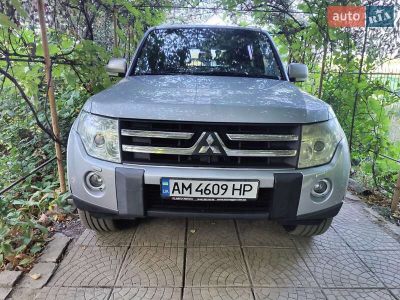 Внедорожник / Кроссовер Mitsubishi Pajero 2007 в Краматорске