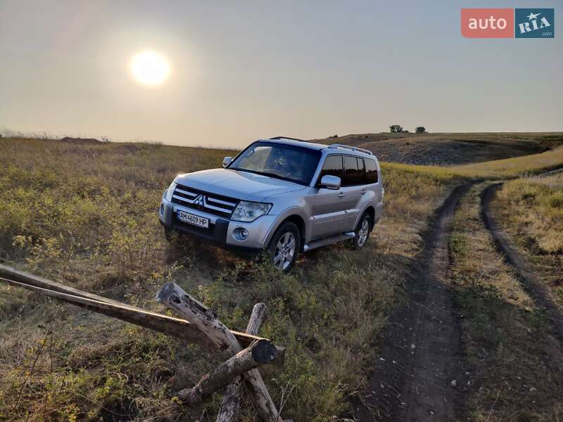 Внедорожник / Кроссовер Mitsubishi Pajero 2007 в Краматорске