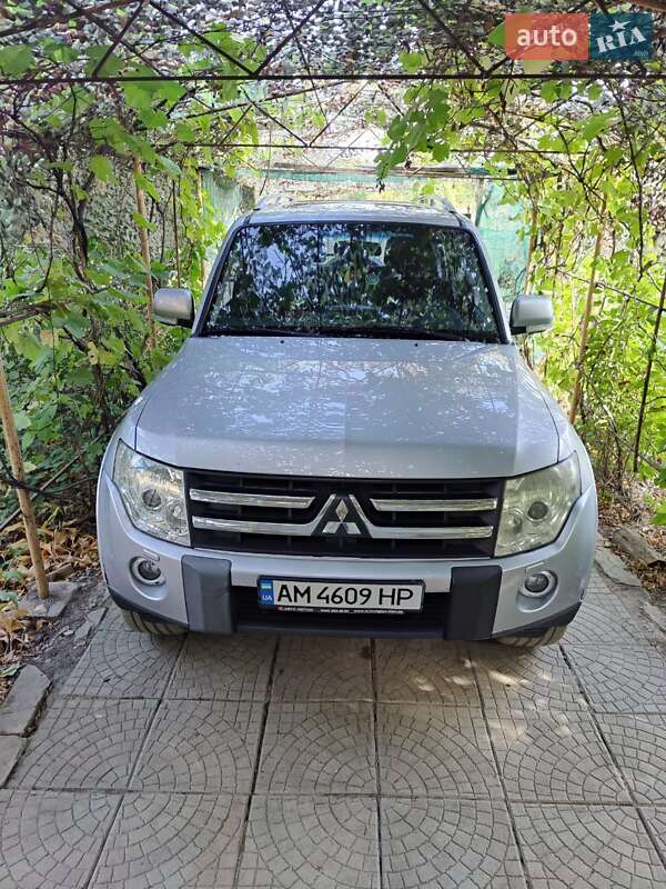 Внедорожник / Кроссовер Mitsubishi Pajero 2007 в Краматорске