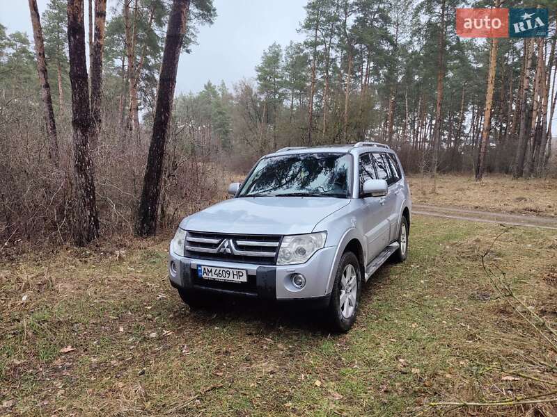 Внедорожник / Кроссовер Mitsubishi Pajero 2007 в Краматорске