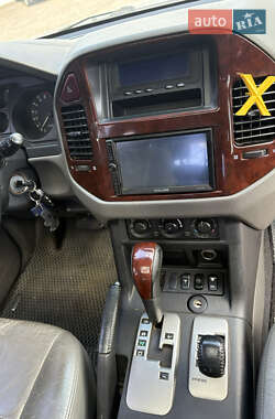 Внедорожник / Кроссовер Mitsubishi Pajero 2005 в 