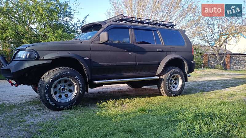 Позашляховик / Кросовер Mitsubishi Pajero 2003 в Києві
