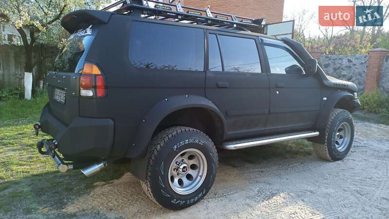Позашляховик / Кросовер Mitsubishi Pajero 2003 в Києві