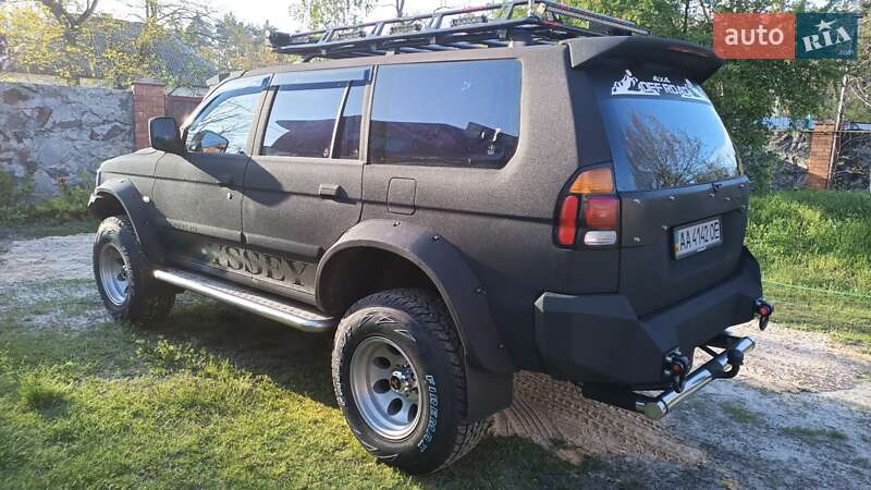 Позашляховик / Кросовер Mitsubishi Pajero 2003 в Києві