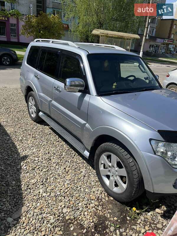 Внедорожник / Кроссовер Mitsubishi Pajero 2007 в Долине