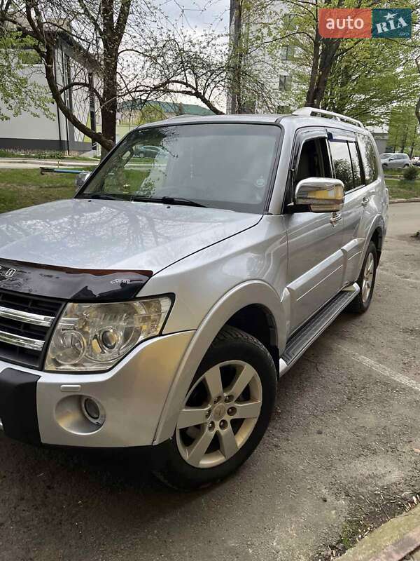 Внедорожник / Кроссовер Mitsubishi Pajero 2007 в Долине