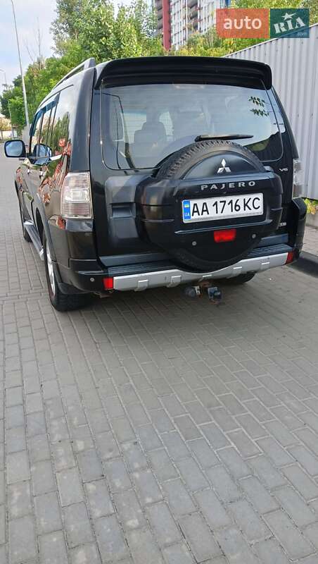 Внедорожник / Кроссовер Mitsubishi Pajero 2011 в Киеве