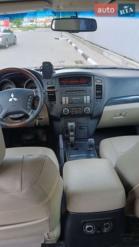 Внедорожник / Кроссовер Mitsubishi Pajero 2011 в Киеве