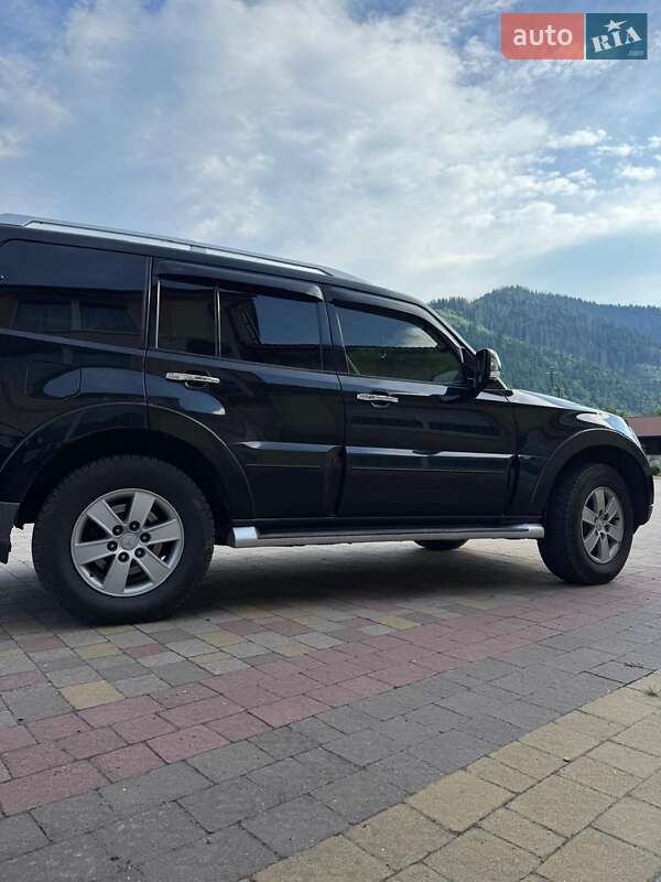 Внедорожник / Кроссовер Mitsubishi Pajero 2007 в Межгорье