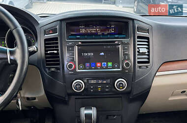 Внедорожник / Кроссовер Mitsubishi Pajero 2009 в 