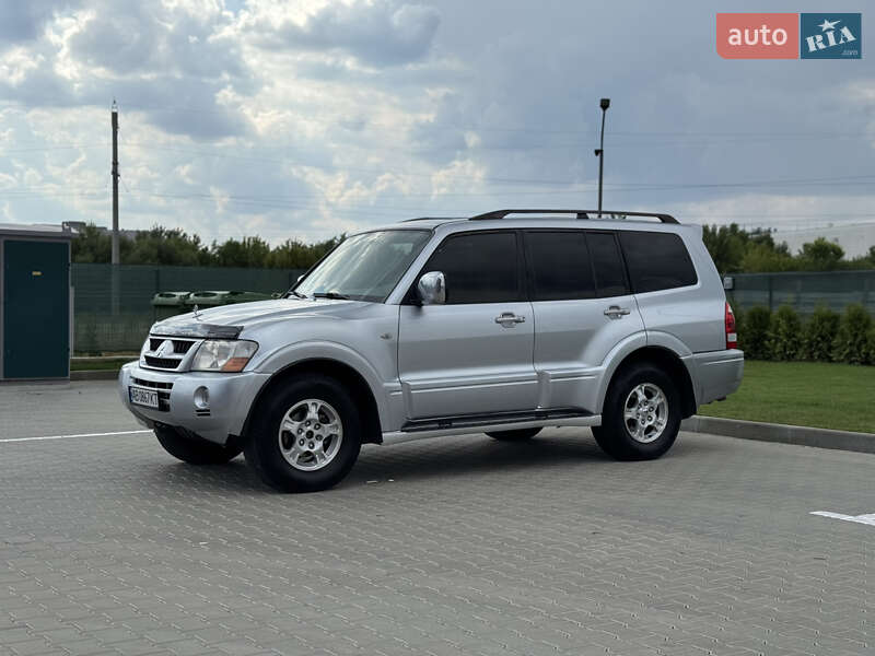 Mitsubishi Pajero 2005