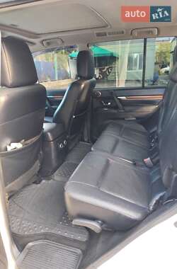 Внедорожник / Кроссовер Mitsubishi Pajero 2010 в 