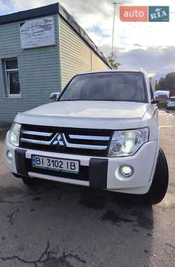 Внедорожник / Кроссовер Mitsubishi Pajero 2010 в 