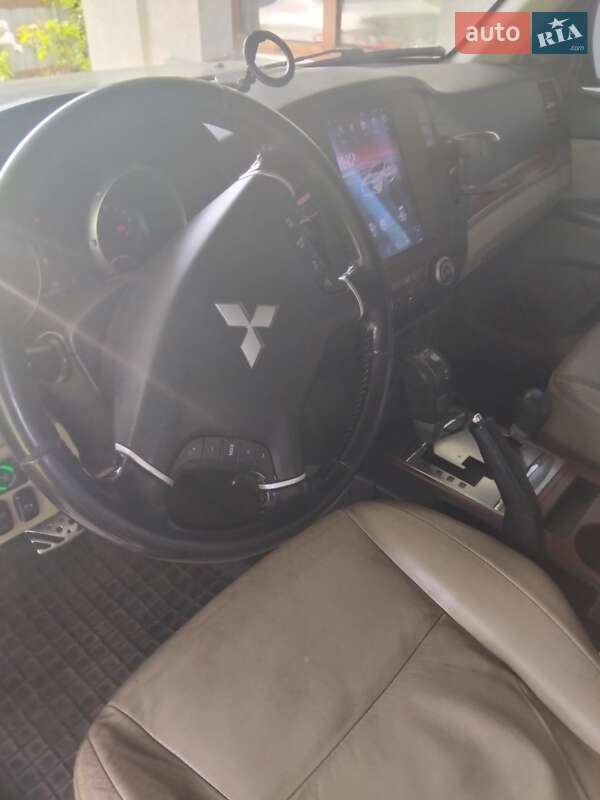 Позашляховик / Кросовер Mitsubishi Pajero 2007 в Києві