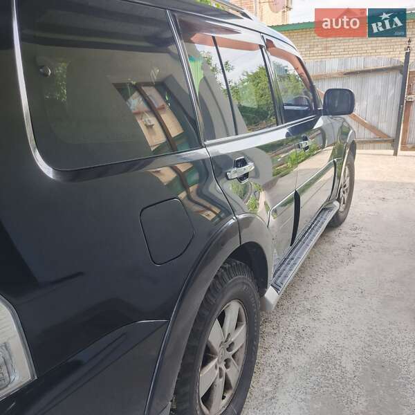 Позашляховик / Кросовер Mitsubishi Pajero 2007 в Києві