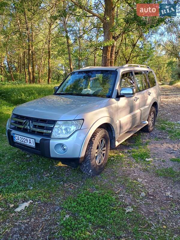 Внедорожник / Кроссовер Mitsubishi Pajero 2007 в Черкассах