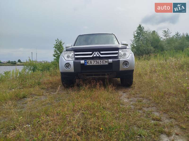 Внедорожник / Кроссовер Mitsubishi Pajero 2007 в Киеве