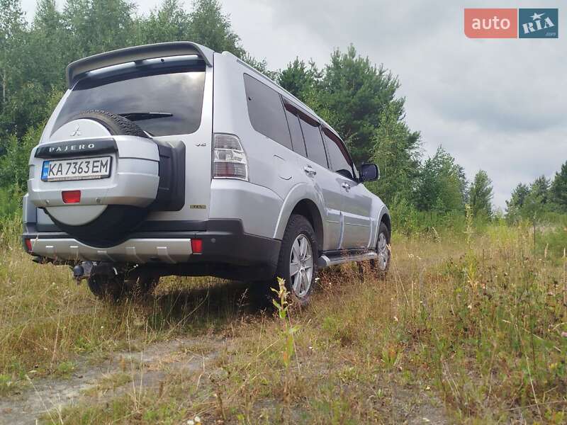 Внедорожник / Кроссовер Mitsubishi Pajero 2007 в Киеве