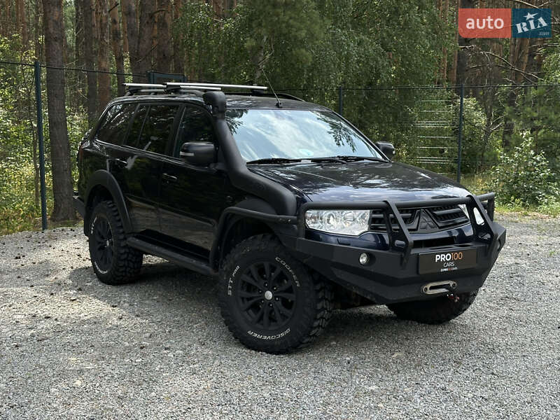 Внедорожник / Кроссовер Mitsubishi Pajero 2013 в Гостомеле