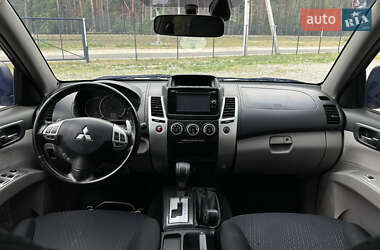 Внедорожник / Кроссовер Mitsubishi Pajero 2013 в 