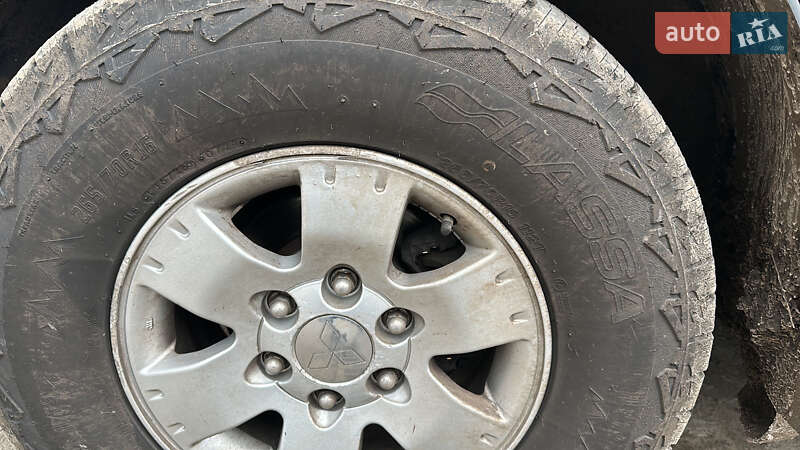 Внедорожник / Кроссовер Mitsubishi Pajero 2001 в Одессе