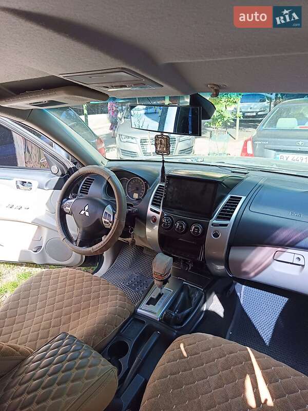 Внедорожник / Кроссовер Mitsubishi Pajero 2010 в Хмельницком