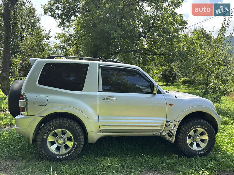 Mitsubishi Pajero 2000
