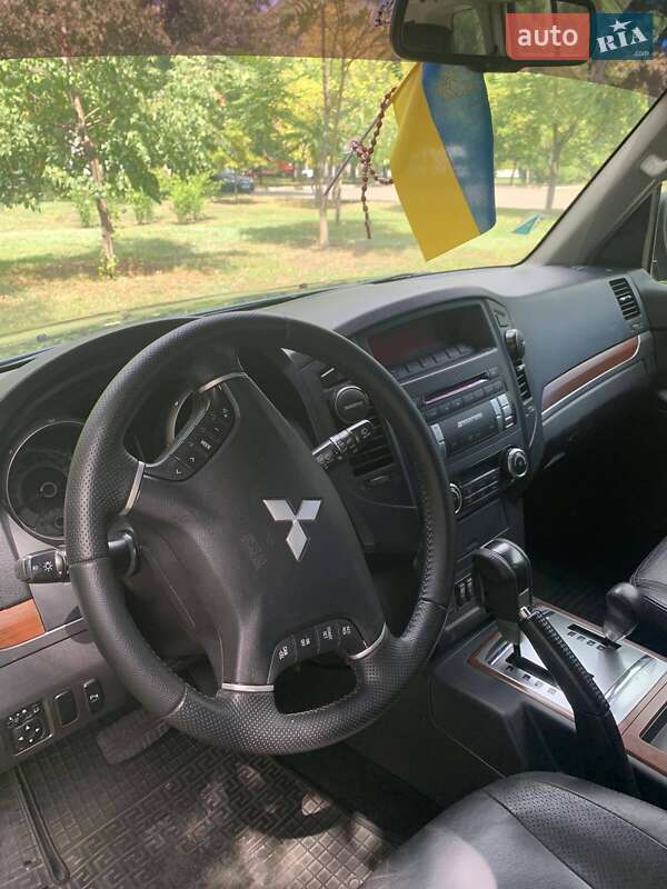 Внедорожник / Кроссовер Mitsubishi Pajero 2008 в Николаеве