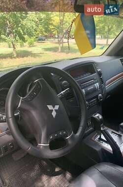 Внедорожник / Кроссовер Mitsubishi Pajero 2008 в 