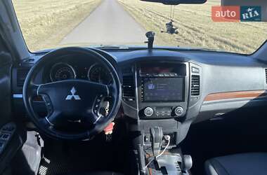 Внедорожник / Кроссовер Mitsubishi Pajero 2007 в 
