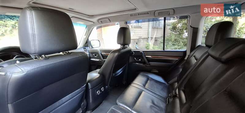 Внедорожник / Кроссовер Mitsubishi Pajero 2009 в Кривом Роге