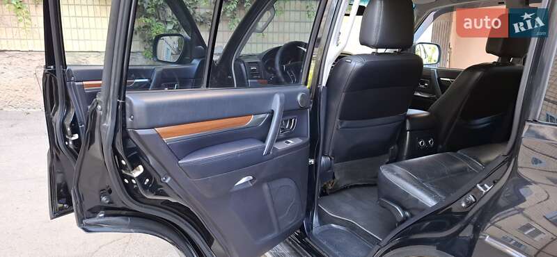 Внедорожник / Кроссовер Mitsubishi Pajero 2009 в Кривом Роге