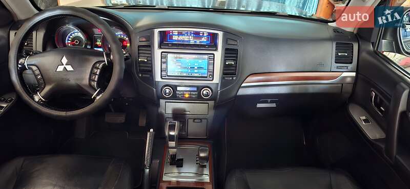 Внедорожник / Кроссовер Mitsubishi Pajero 2009 в Кривом Роге