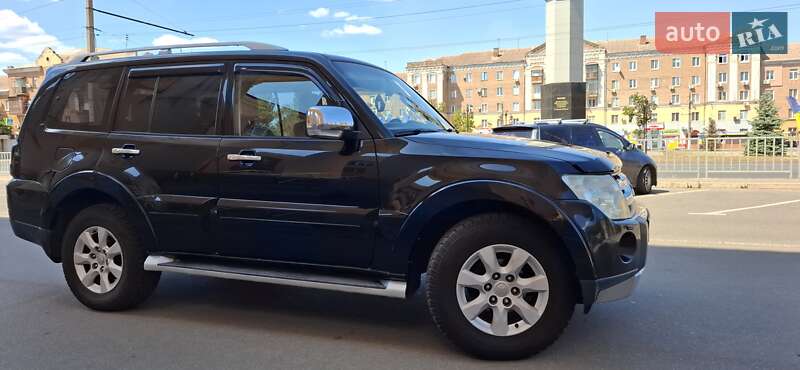 Внедорожник / Кроссовер Mitsubishi Pajero 2009 в Кривом Роге
