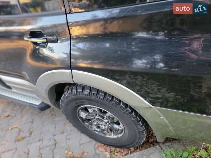 Внедорожник / Кроссовер Mitsubishi Pajero 2001 в Черновцах