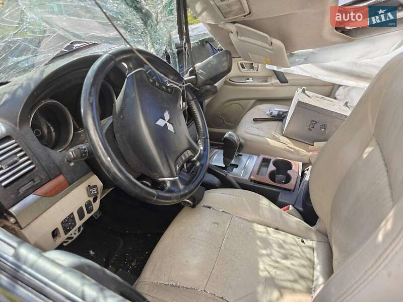 Внедорожник / Кроссовер Mitsubishi Pajero 2007 в 