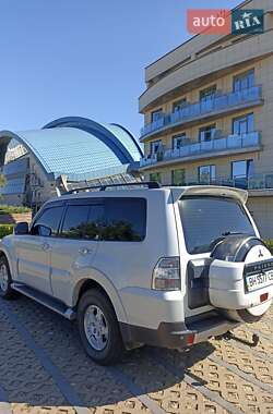 Позашляховик / Кросовер Mitsubishi Pajero 2008 в Южному