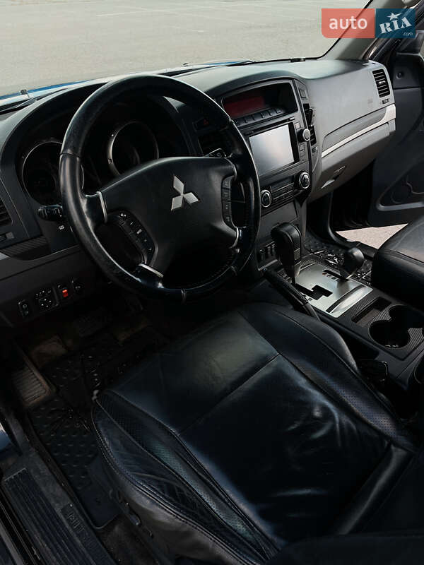Внедорожник / Кроссовер Mitsubishi Pajero 2008 в Харькове