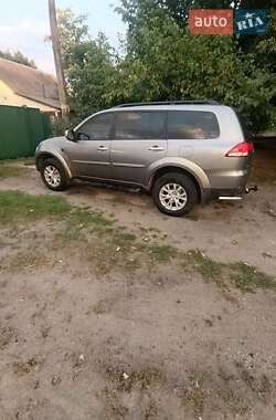 Внедорожник / Кроссовер Mitsubishi Pajero 2013 в 