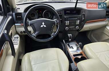 Внедорожник / Кроссовер Mitsubishi Pajero 2007 в 