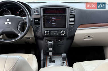 Внедорожник / Кроссовер Mitsubishi Pajero 2008 в 