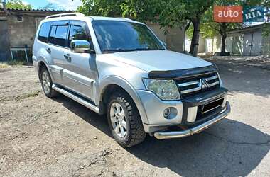 Внедорожник / Кроссовер Mitsubishi Pajero 2010 в 