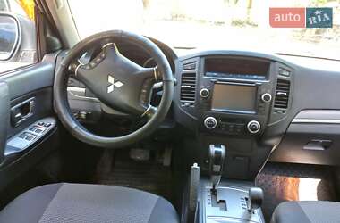 Внедорожник / Кроссовер Mitsubishi Pajero 2010 в 