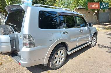 Внедорожник / Кроссовер Mitsubishi Pajero 2010 в 