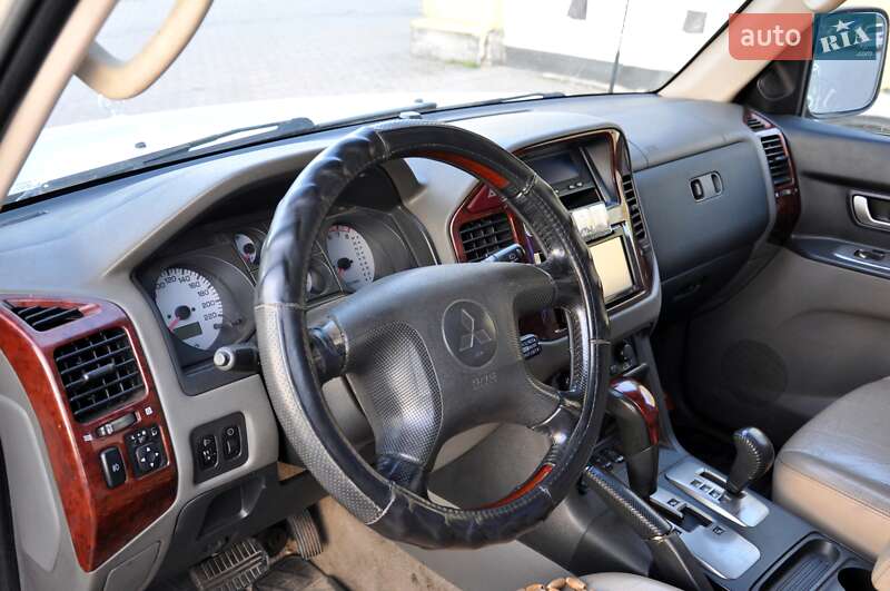 Внедорожник / Кроссовер Mitsubishi Pajero 2006 в Львове